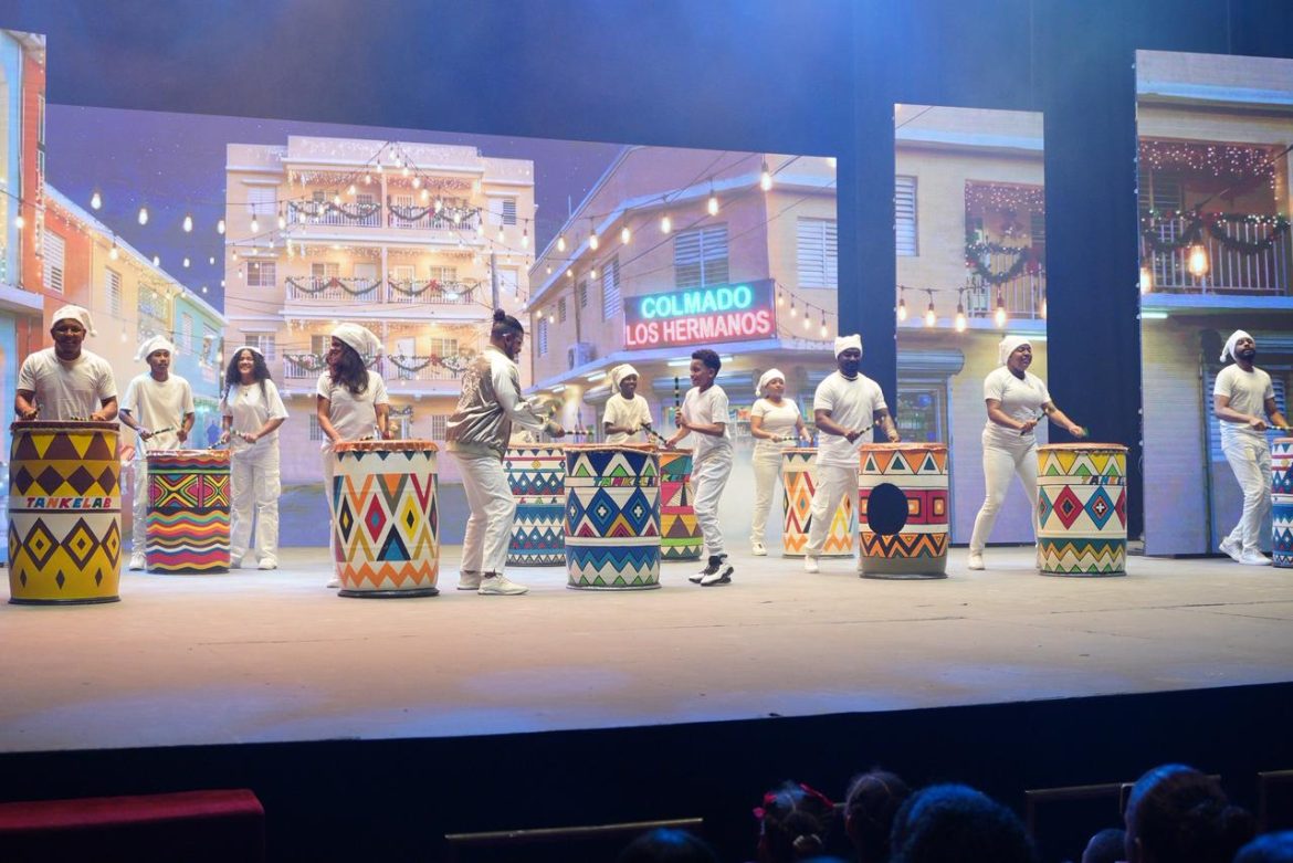 “Fantasía de Navidad” llena el Teatro Nacional de música, magia y espíritu familiar