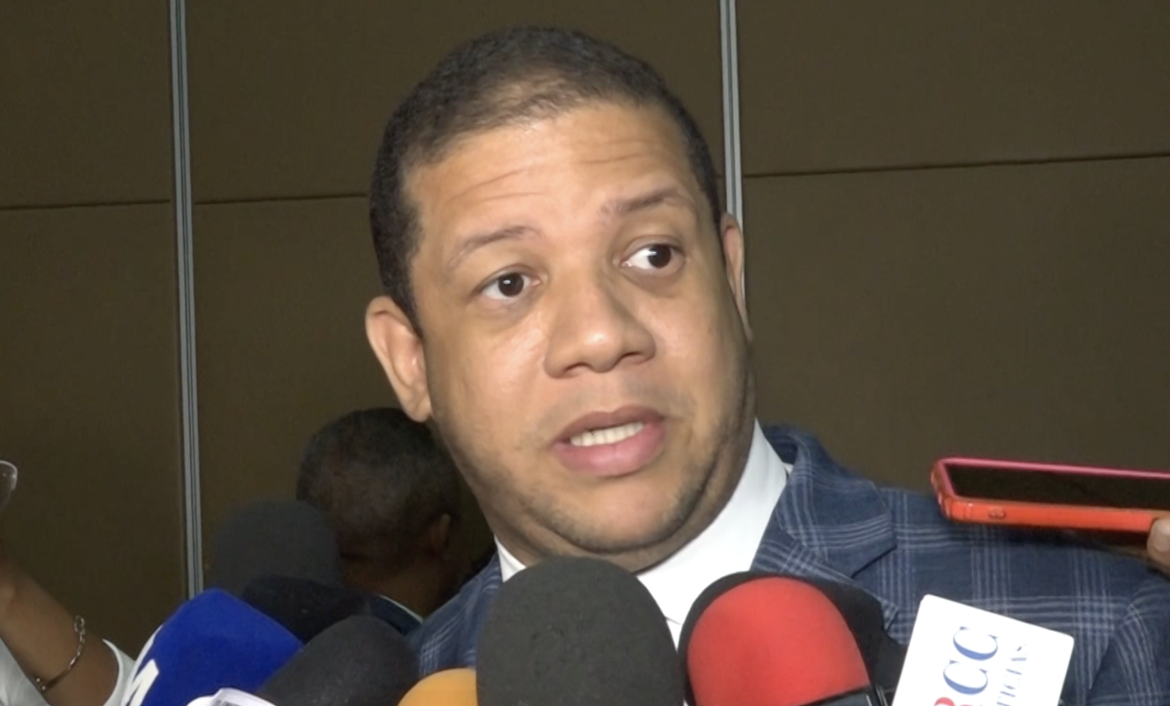 Afirma que descuentos a empleados para movimientos políticos violan leyes