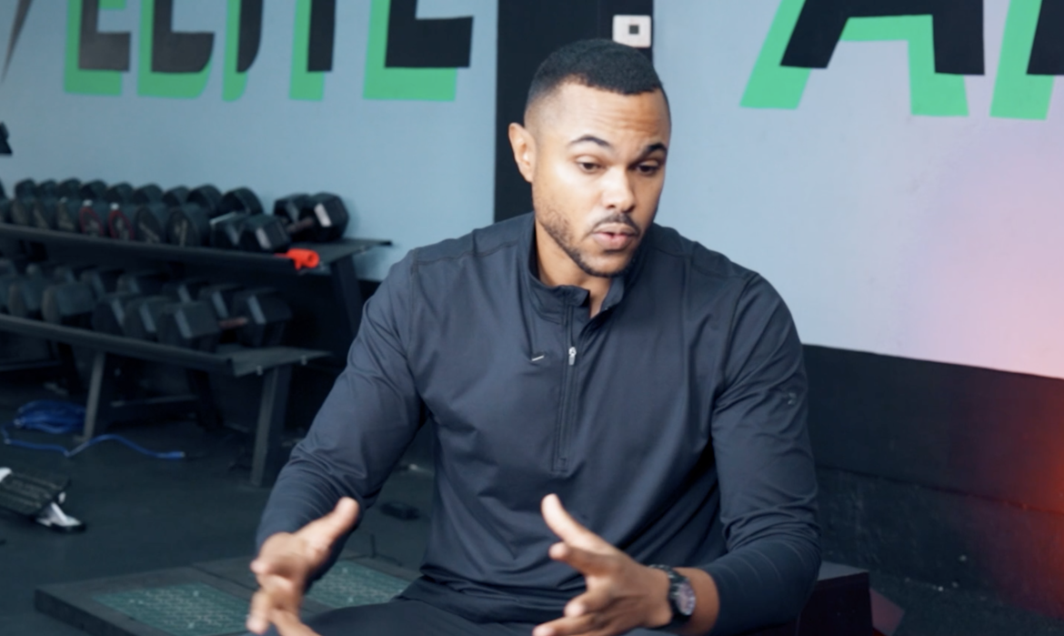 Gilbert Gómez recuerda una infancia marcada por la educación