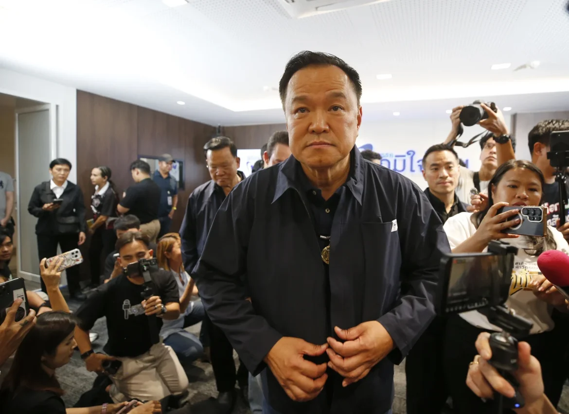 Tailandia vota por el partido conservador del primer ministro Anutin