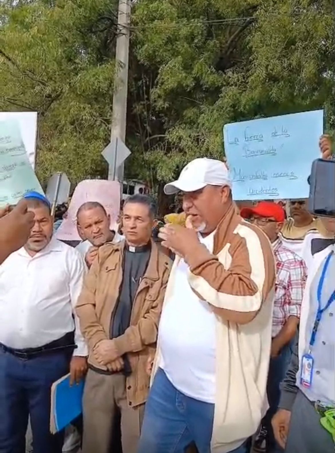 Comunitarios de la zona sur de Santiago piden al presidente Luis Abinader el arreglo de sus calles