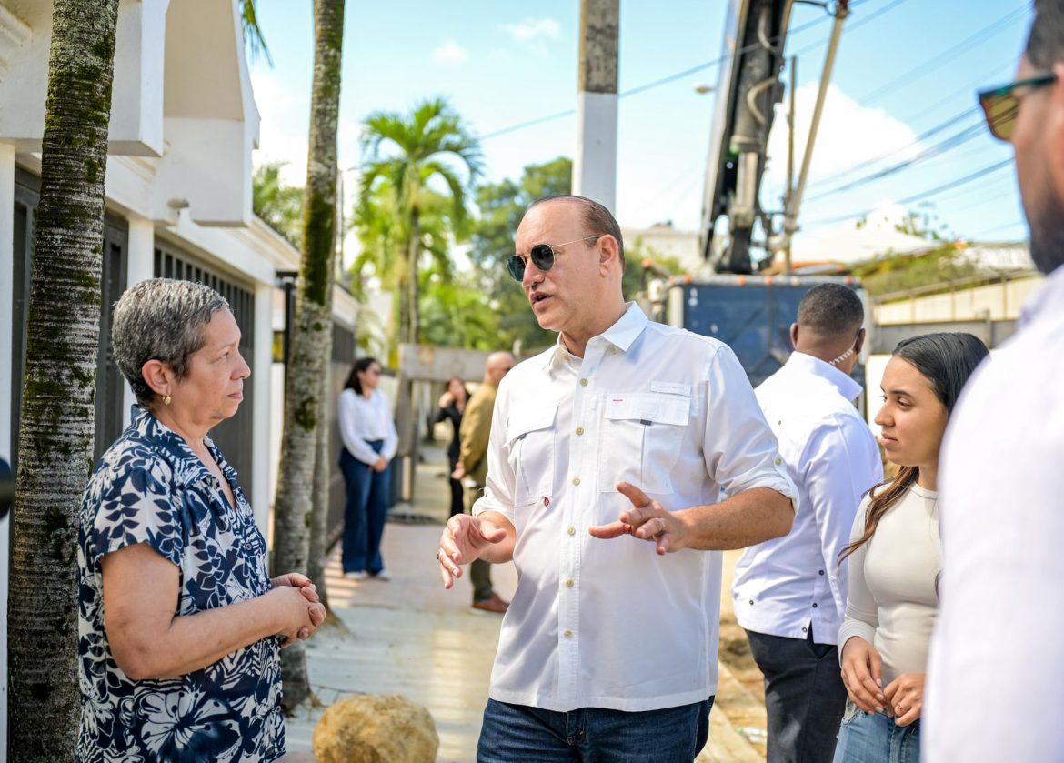 Alcalde Ulises Rodríguez supervisa solución definitiva del drenaje pluvial en Hoya del Caimito