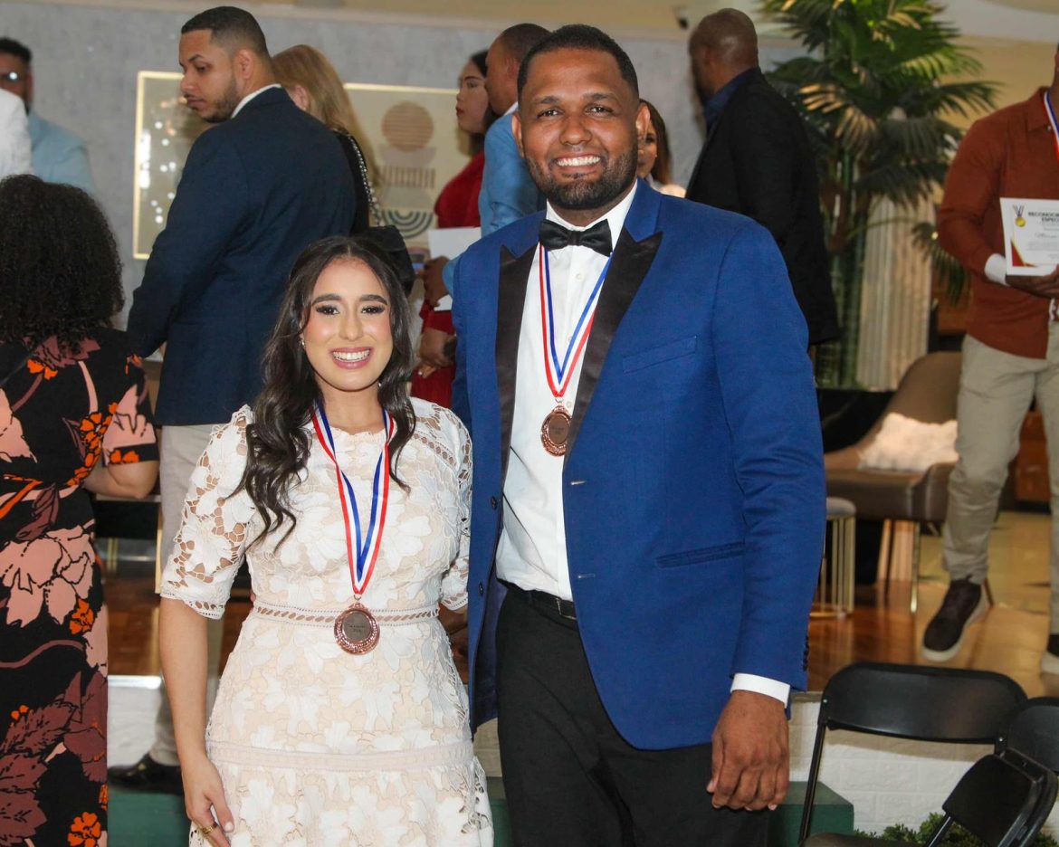 Reconocen a la comunicadora Nicole Rodríguez Lugo en Gala Joven en Santo Domingo